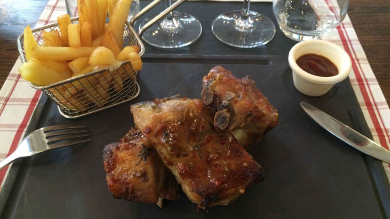 Travers de porc, frites